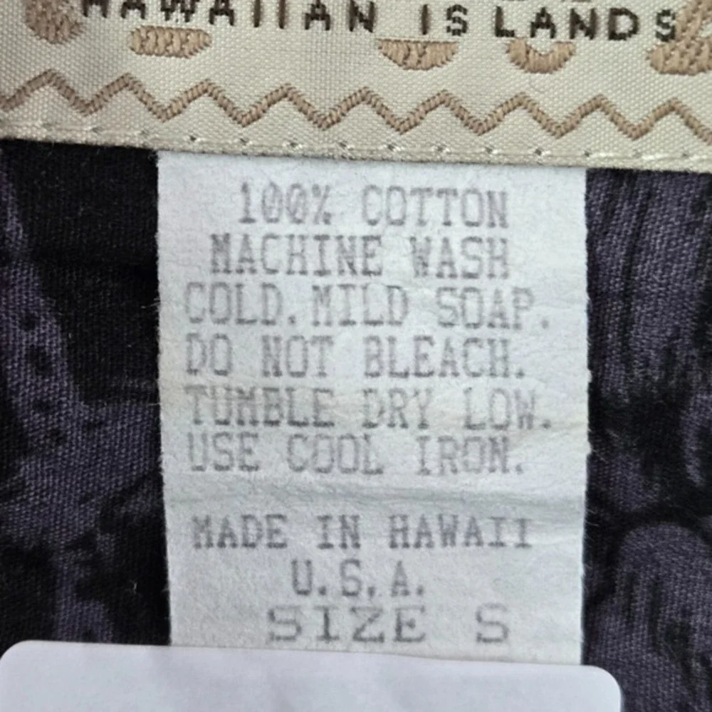 VINTAGE Blue Hawaii Men Button Up Shirt‎ S Black Palm Trees Beach Scene 90s USA